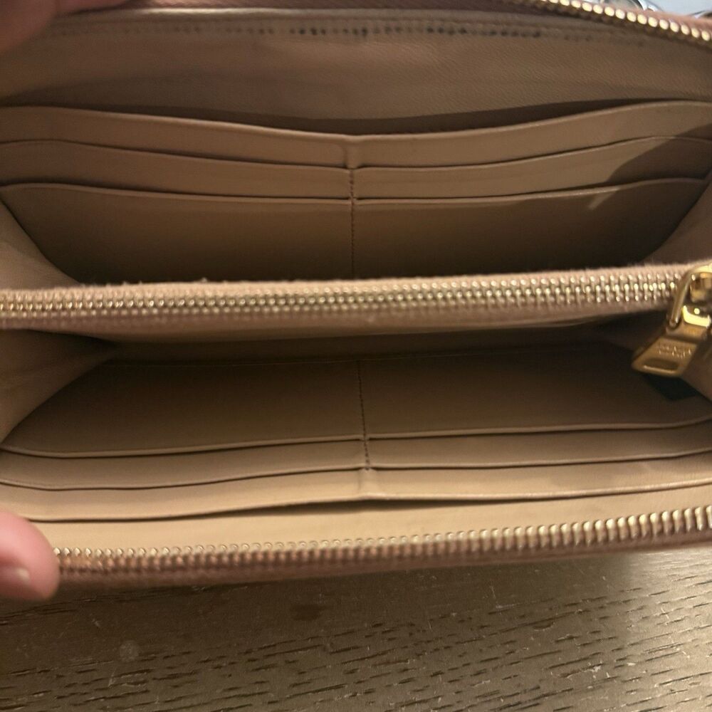 PRADA Saffiano Zip-Around Women's Wallet with Logo and Zipper Accents - Picture 7 of 9